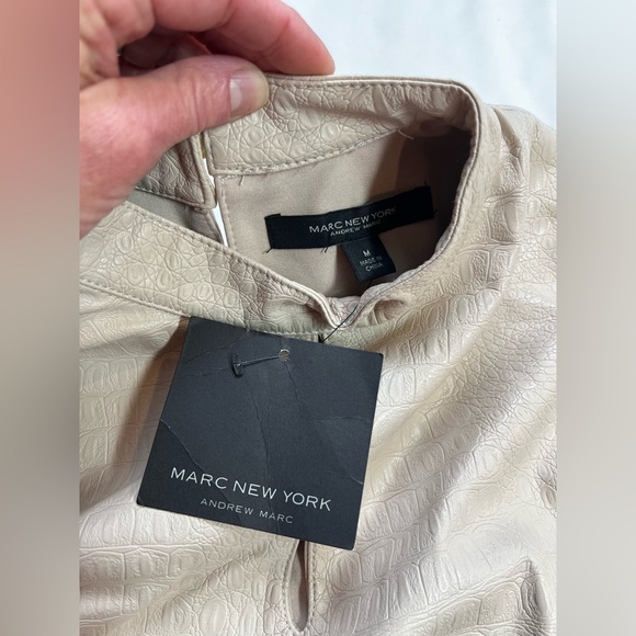 MARC‎ NEW YORK Beige crocodile print keyhole front sleeveless top size M. - Picture 8 of 11